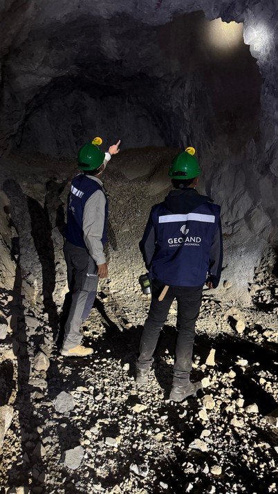 Equipo técnico realizando relevamiento